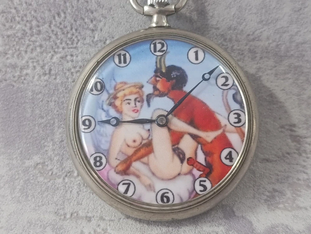 Starožitné kapesní hodinky DOXA erotický motiv