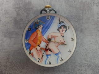 Starožitné švýcarské hodinky OMEGA ve skleněné kouli z let 1920/30 s erotickým motivem